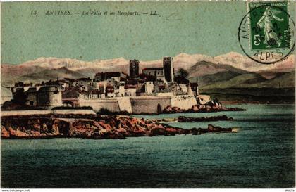 CPA ANTIBES - La Ville et les Remparts (639229)