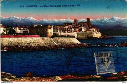 CPA ANTIBES - Les Vieux Remparts et les Alpes (639584)