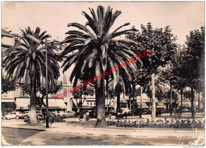 Un coin de la Place Générale de Gaulle - Cap d'Antibes - La Garoupe