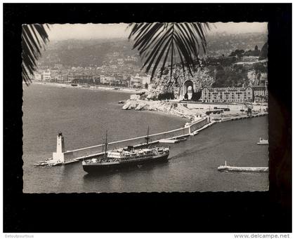 NICE Alpes Maritimes : un bateau courrier de Corse quittant le port navire paquebot ferry boat maritime vessel ship