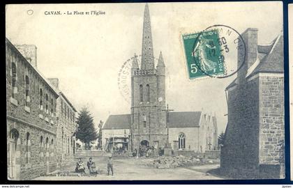 cpa du 22  Cavan la place et l' église    LZ120