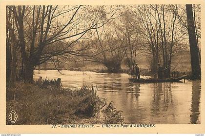 - eure -ref-B316- arnières - l iton au pont - hommes en barque - environs d evreux -