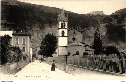 CPA Vif - La Rue de la Gare FRANCE (961993)