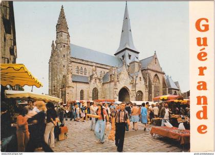 Guérande - La collégiale et la place Saint-Aubin - & market