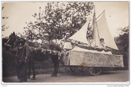 Briollay - carte-photo -  cavalcade 1928 - personnes identifiées au dos