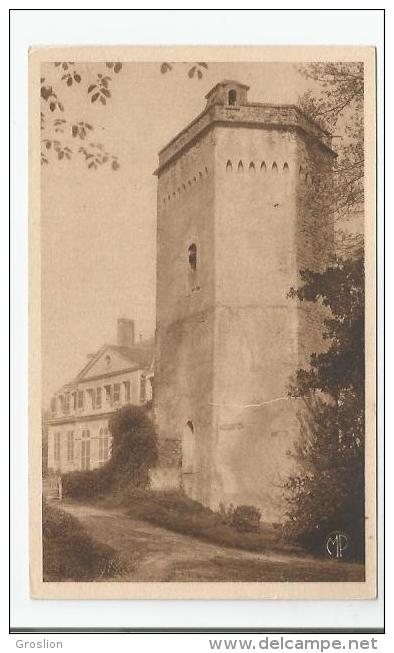 COARRAZE (BASSES PYRENEES) 2 LA TOUR ET LE CHATEAU OU FUT ELEVE HENRI IV