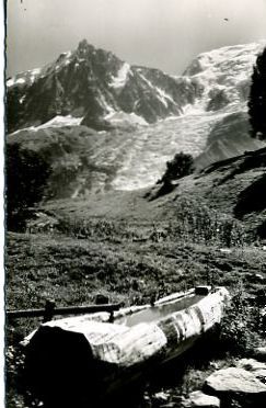 l'eau claire des hautes altitudes ( Aig. du Midi, massif du Mont Blanc )