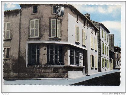 REF 245  : CPSM 84 MORIERES LES AVIGNON la poste