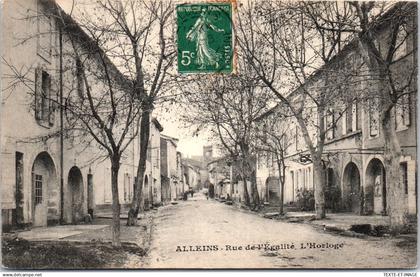 13 ALLEINS - rue de l'égalité et l'horloge