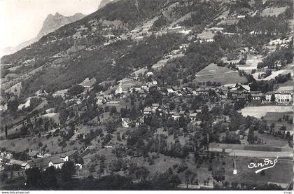 CPSM Allemont Vue générale et les pics de Vautène