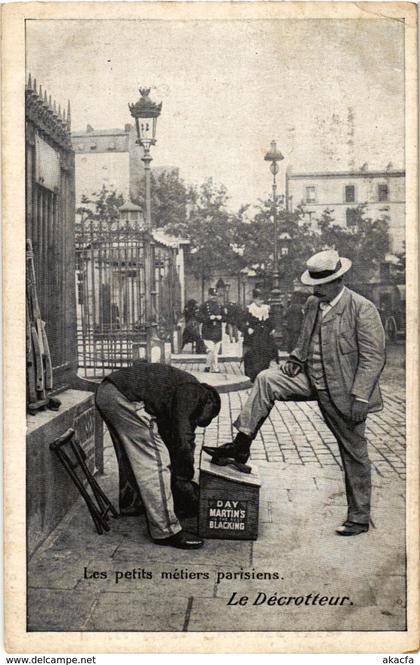 CPA PARIS les petits métiers parisiens Le Décrotteur (305319)