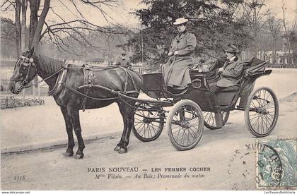 CPA Petits Métiers à Paris - Paris Nouveau - Les Femmes Cocher - 2318 - Mlle Vilain - Au Bois - Promenade du Matin