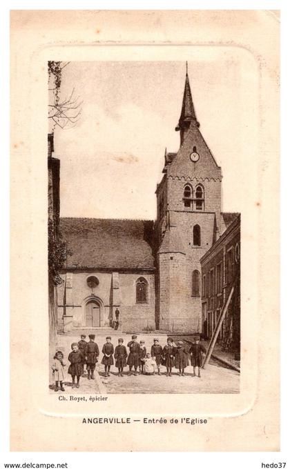 Angerville - Entrée de l'Eglise