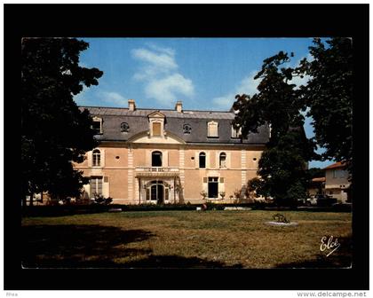 33 - ARES - chateau