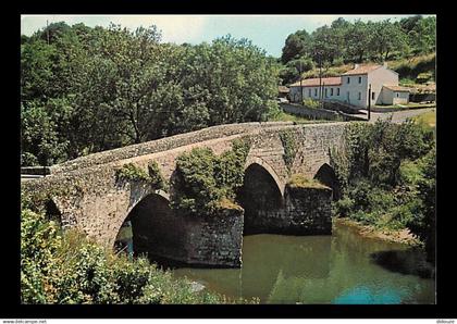 79 - Argenton-Château - Le Pont Neuf - CPM - Voir Scans Recto-Verso