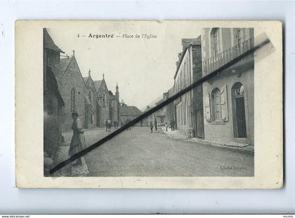 CPA abîmée - Argentre - Place de l'église