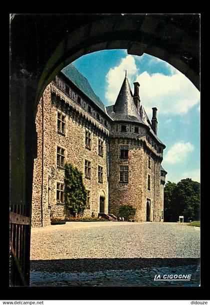 19 - Pompadour - Le Château - L'entrée - Flamme Postale de Arnac Pompadour - CPM - Voir Scans Recto-Verso