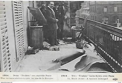 CPA Paris 1914 Deux Tauben ont survolé Paris - Une terrasse endommagée 14 rue de la Banque