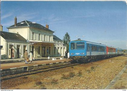 CPSM Auneau L'Arrivée de l'Autorail TER X 2211 en Gare