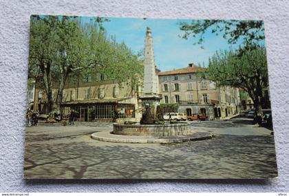 Cpm 1985, Aups, la place et sa fontaine, Var 83