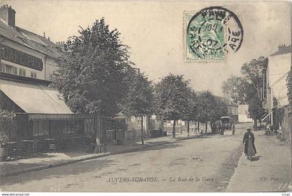 CPA Auvers-sur-Oise La Rue de la Gare