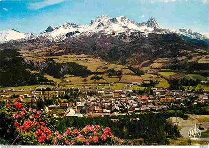 04 - Barcelonnette - Vue Générale - Le Chapeau de Gendarme et le Pain de Sucre - Flamme Postale de Barcelonnette - CPM -