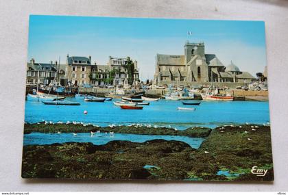 Cpm, Barfleur, le port et l'église, Manche 50