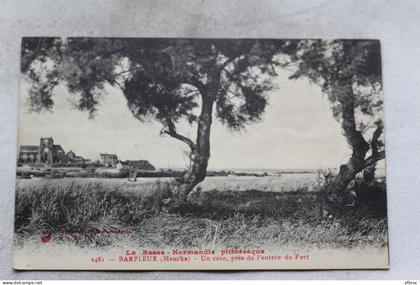 M239, Barfleur, un coin près de l'entrée du port, Manche 50