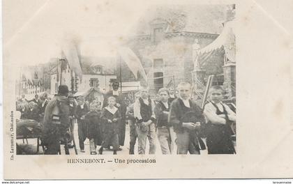 56 - BAUD : Une procession.