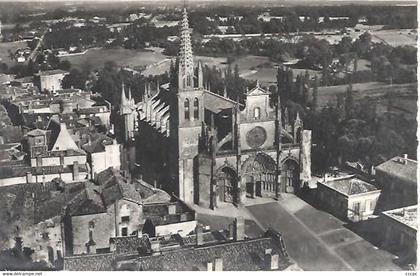 CPSM Bazas La Cathédrale St-Jean-Baptiste vue aérienne