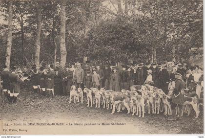 Beaumont le Roger Meute pendant la Messe St Hubert