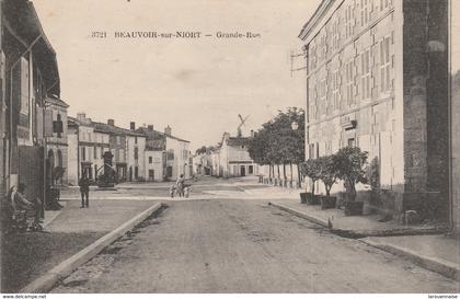 79 - BEAUVOIR SUR NIORT - Grande Rue