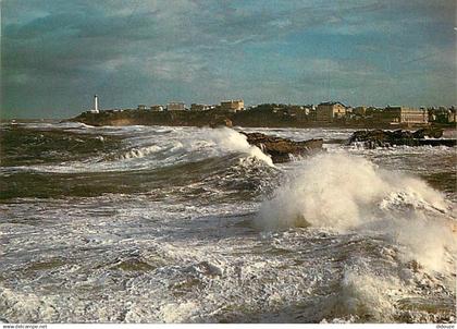 64 - Biarritz - Gros temps sur Biarritz - Effet de Vagues - CPM - Voir Scans Recto-Verso