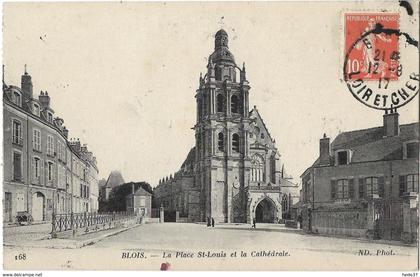 Blois - La Place St-Louis et la Cathédrale