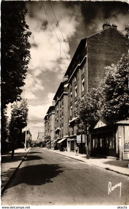 CPA Bondy L'Avenue de la République (983153)