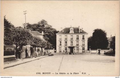 CPA BONDY - La Mairie et la Place (124116)