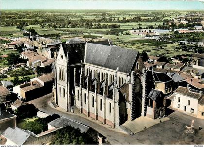 boussay * vue aérienne sur l'église