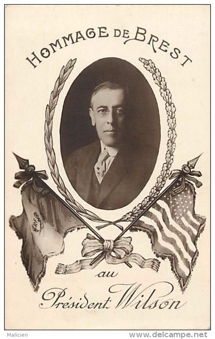 - finistere -ref -D14 - brest - hommage de brest au president wilson - drapeaux -   carte bon etat -