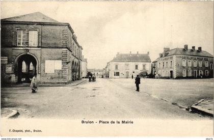 CPA Brulon Place de la Mairie (1429755)