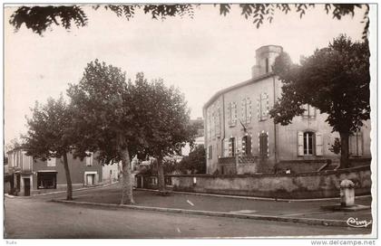 CADALEN PLACE DE LA MAIRIE