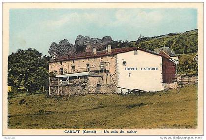 - cantal - ref - A455 - carlat - un coin du rocher - hotel laborie - carte colorisee bon etat -