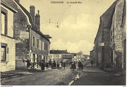 Carte POSTALE Ancienne  de  CERISIERS - Grande Rue