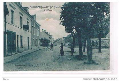 CHAMPIGNY SUR VEUDE - la place