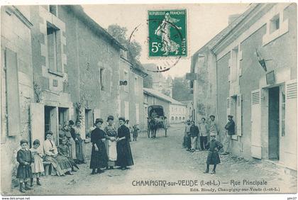 CHAMPIGNY SUR VEUDE - Rue Principale