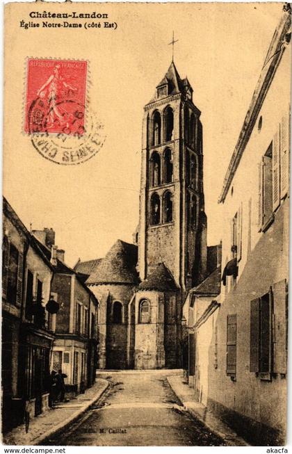 CPA CHATEAU-LANDON - Église Notre-Dame (cote Est) (249453)