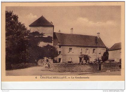 Châteaumeillant.. animée.. la Gendarmerie