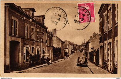 CPA CHATEAUNEUF-sur-SARTHE - Grande Rue (296626)