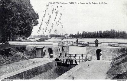 D45 - CHATILLON SUR LOIRE - BORDS DE LA LOIRE - VUE ANIMEE DE L'ECLUSE