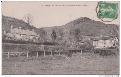 Calvados :  CLECY , Clécy :  vue, le  pain  de  sucre  et la  gare  clécy-bourg