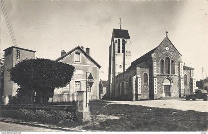 CPSM Combs-la-Ville Eglise de Notre-Dame